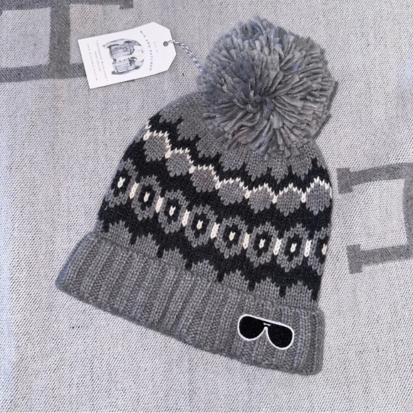 NWT Grey White Pom acrylic GAP winter hat designed by mix and patched - Picture 2 of 5